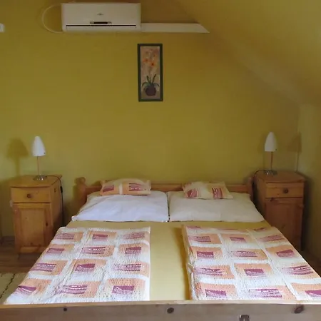 Tavi-fészek 3* Bánk