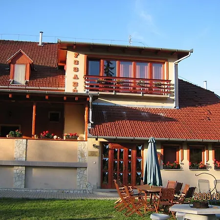 Tavi-fészek 3*