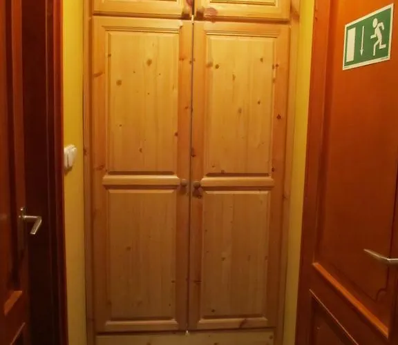 Tavi-feszek Fogado Guest house