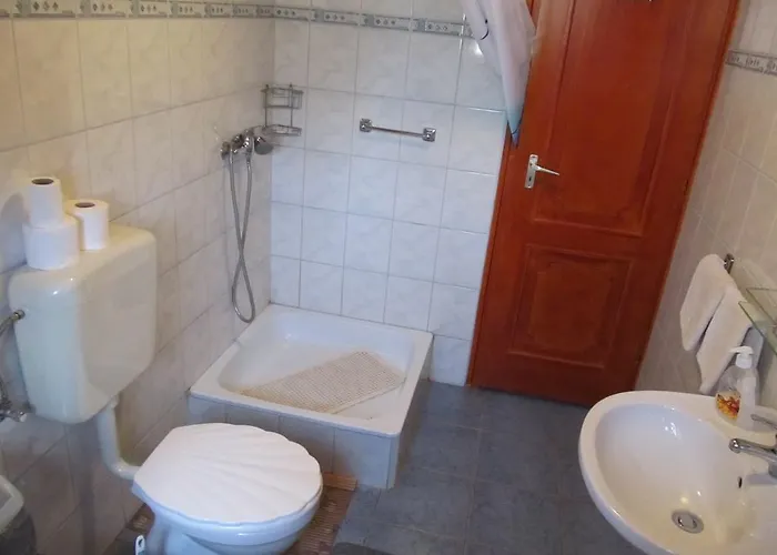 Tavi-feszek Fogado Guest house