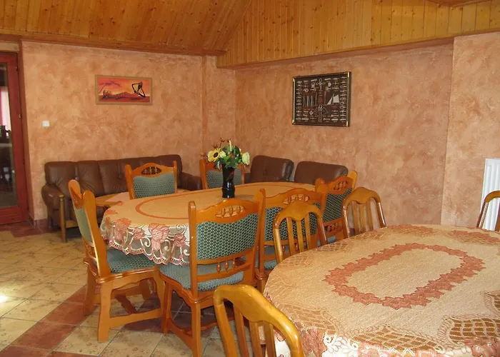 Guest house Tavi-feszek Fogado